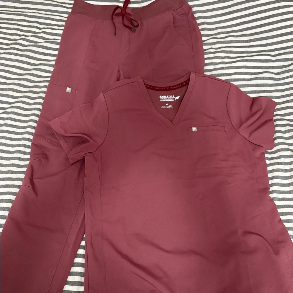 Fabletics Women's Scrub Set